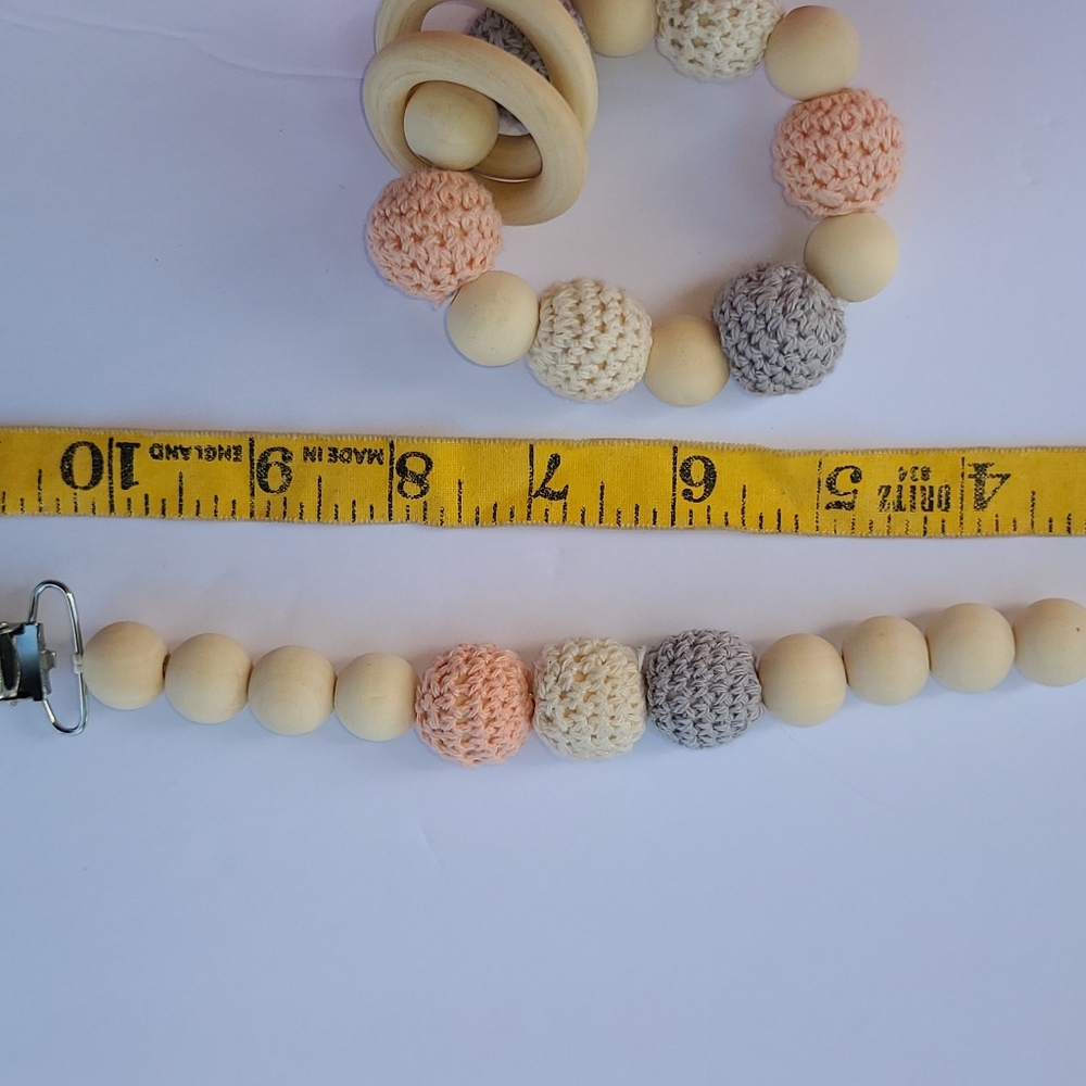 Neutral wooden Pacifier Clip & Teether Set - Picture 4 of 4